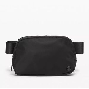 Lululemon everywhere belt bag